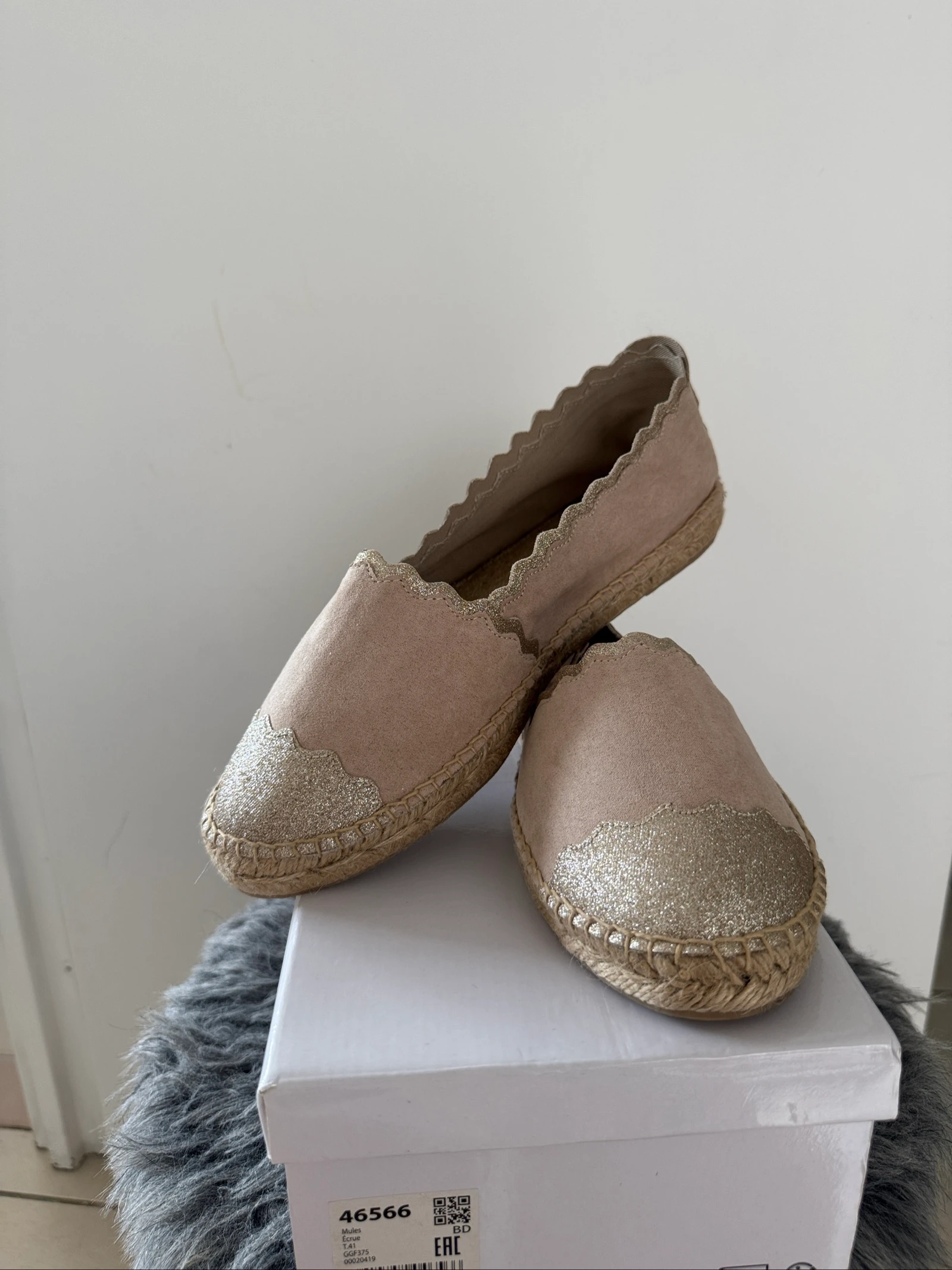 Espadrilles Castaluna écrus et paillettes dorées – Taille 41 – Neuves